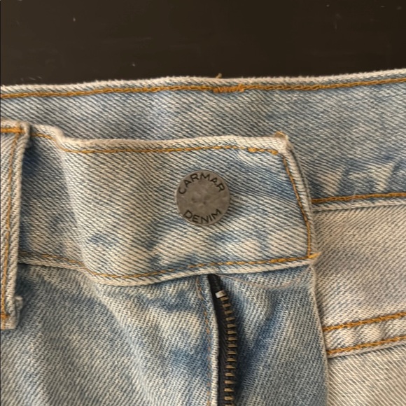 Carmar like new distressed light wash denim shorts - Picture 6 of 6